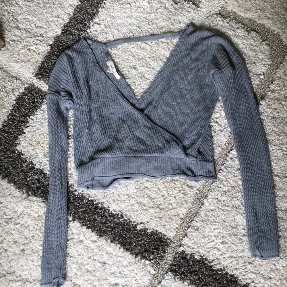 OnetheLand open back knit sweater top crossover & cropped